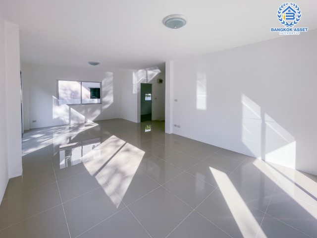 *****บ้านเดี่ยวมือสอง ม.แพลทฟอร์มออคิดพาร์ค บางนา-ตราด หลังมุม เนื้อที่ 79.6 ตร.ว. ฟังก์ชัน 3 ห้องนอน 2 ห้องน้ำ 2 ที่จอด บนทำเลเดินทางสะดวก เชื่อมต่อถนนบางนา-ตราด เข้าเมืองสะดวก ใกล้จุดขึ้นทางด่วน "บูรพาวิถี"